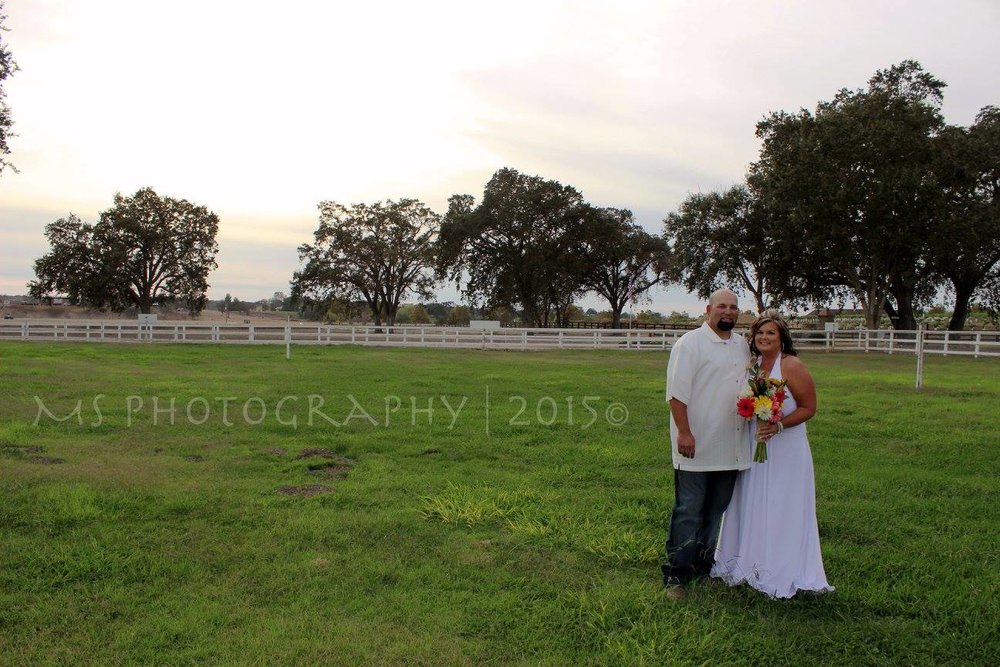 newlyweds in a pasture in paso robles