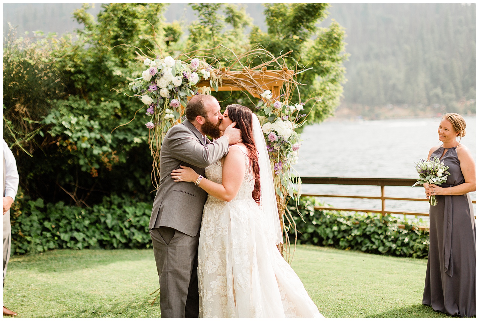 wedding kiss at pines resort in bass lake