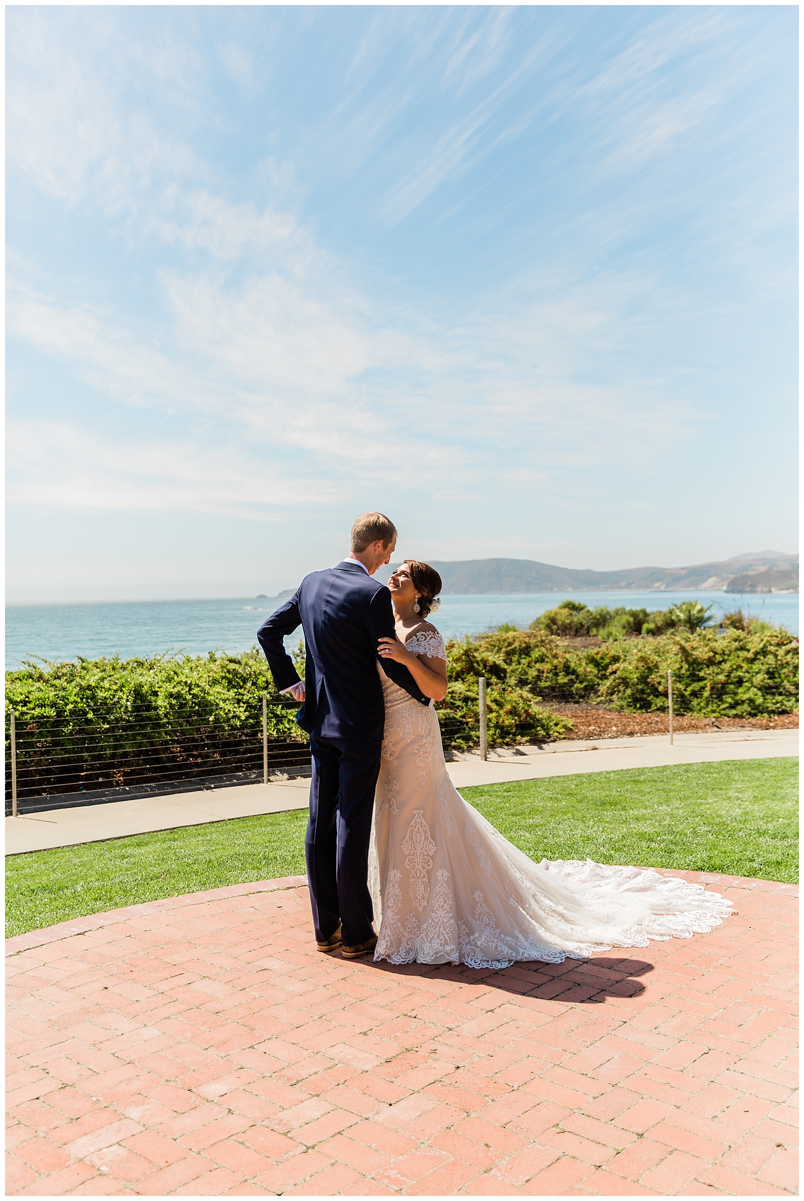 bride and groom at the cliffs resort and spa in pismo beach california