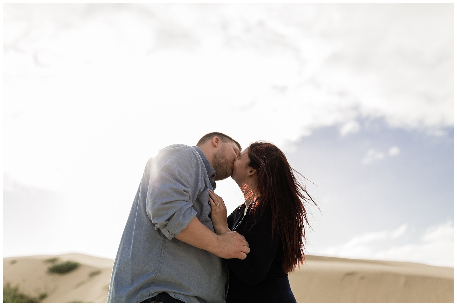 epic kiss in the sun on the pismo dunes