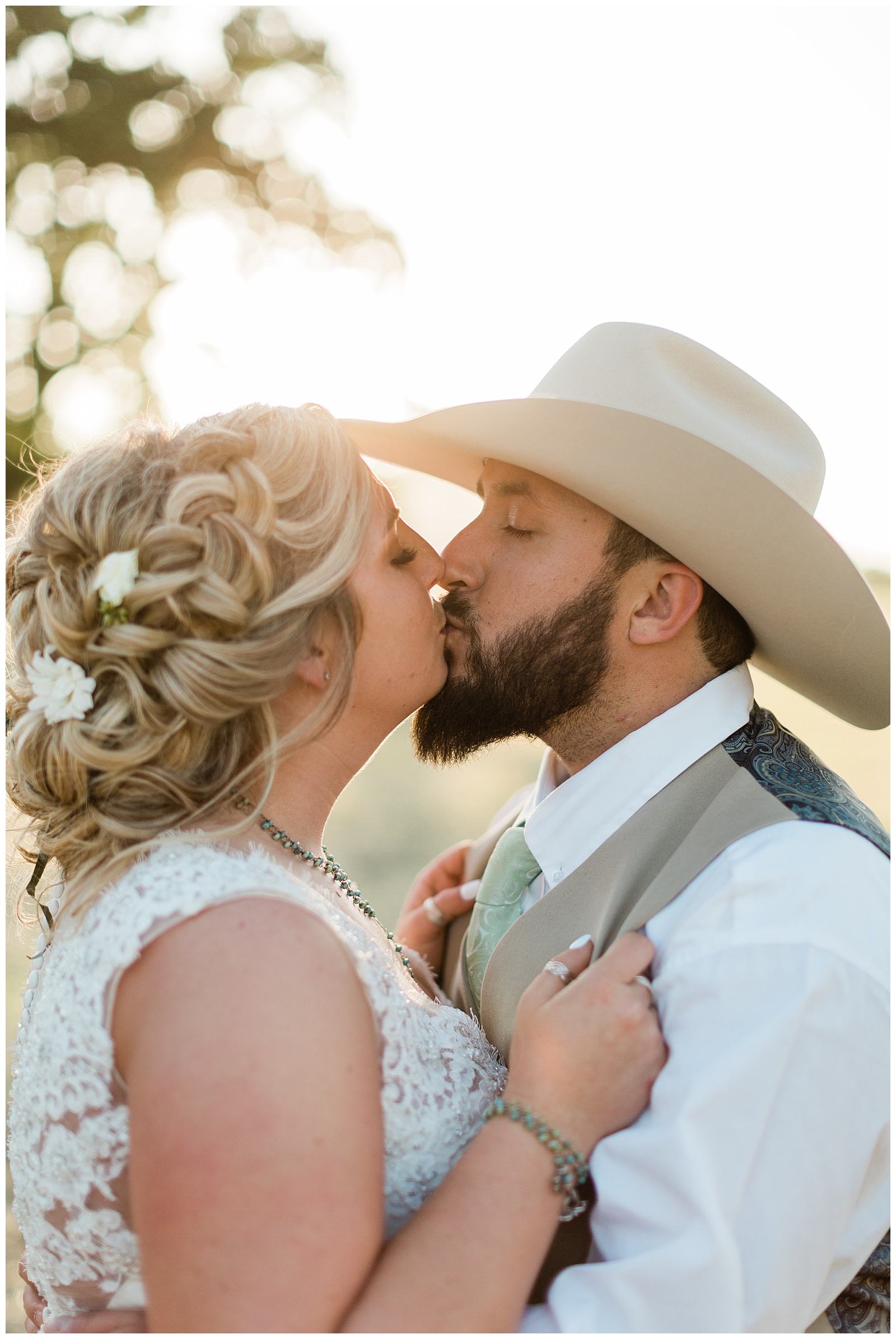 country wedding couple kissing