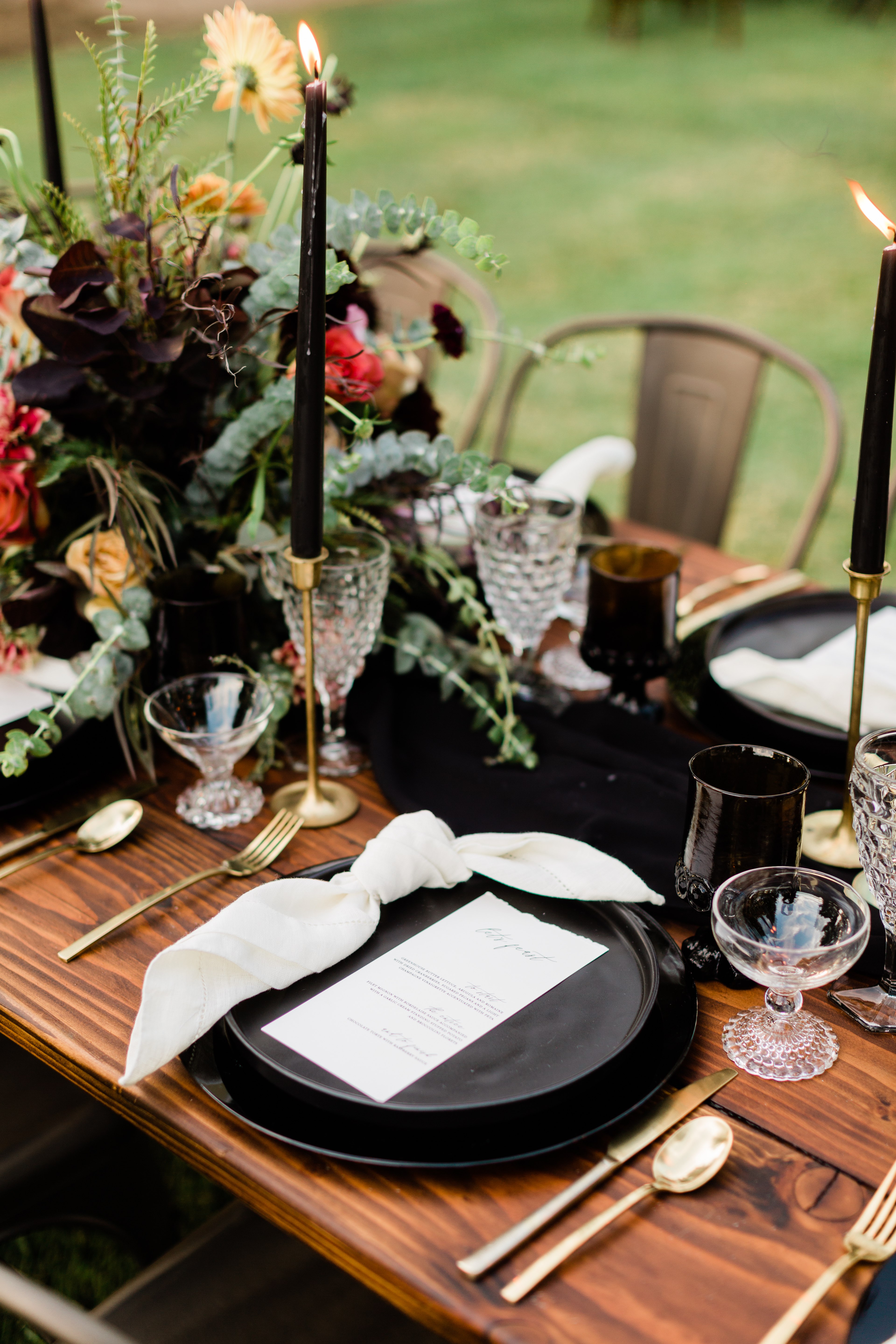 black, ivory and gold wedding table decor
