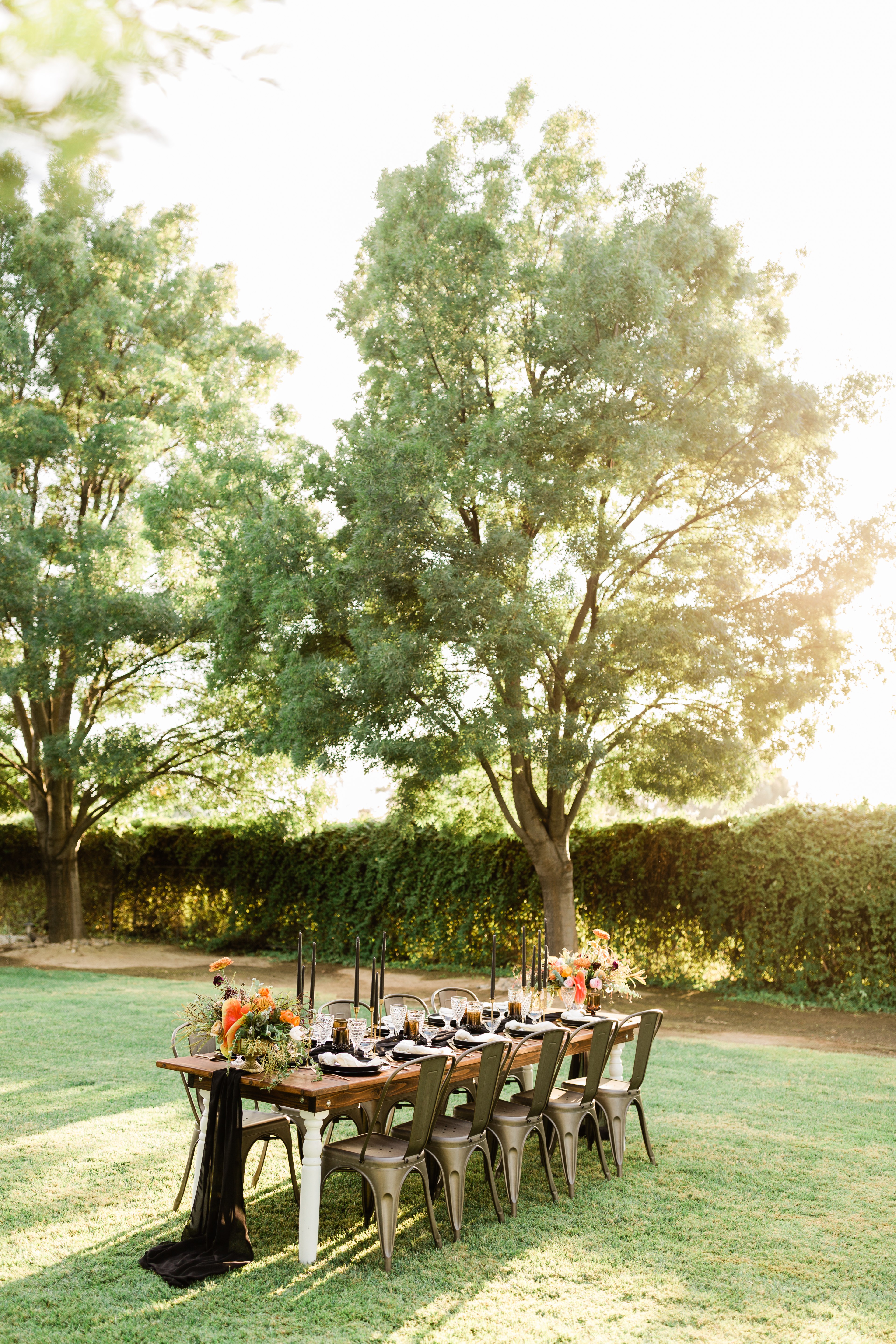 elegant wedding table setting with black and gold wedding decor