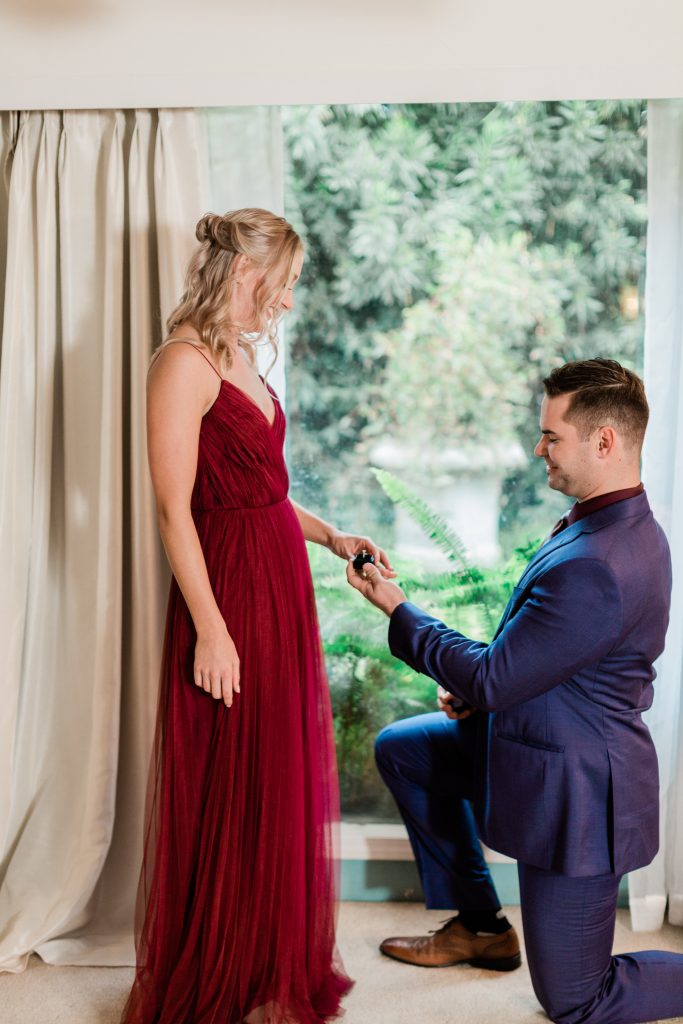 man proposing to a woman