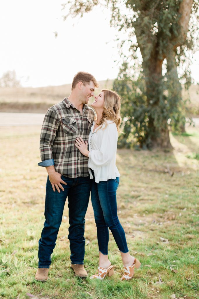 casual engagement photo outfit ideas for spring engagement photos