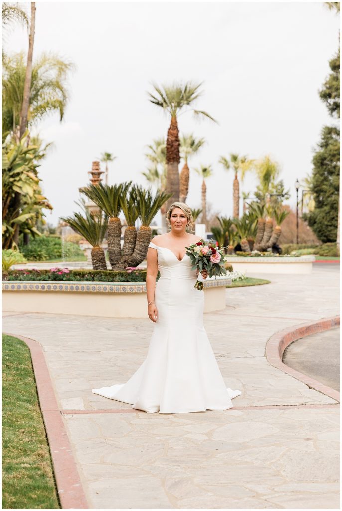 solo photo of bride at Copper River Country Club with pink and white bouquet