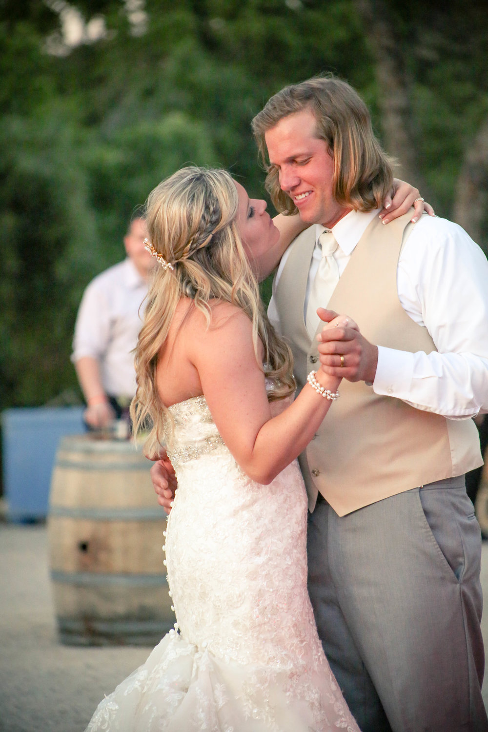 Wedding first dance at oak heart estate in paso robles california