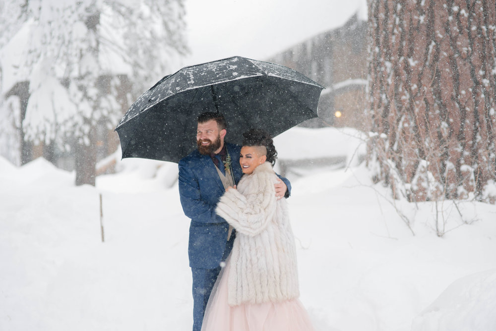 snowy wedding photos