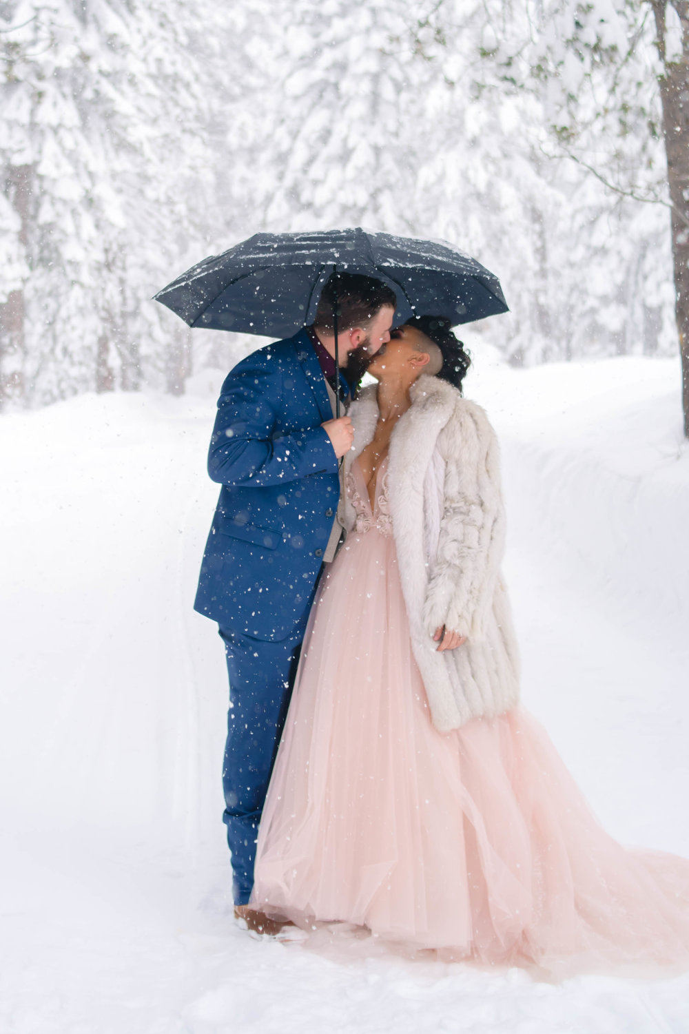 snowy wedding photos 