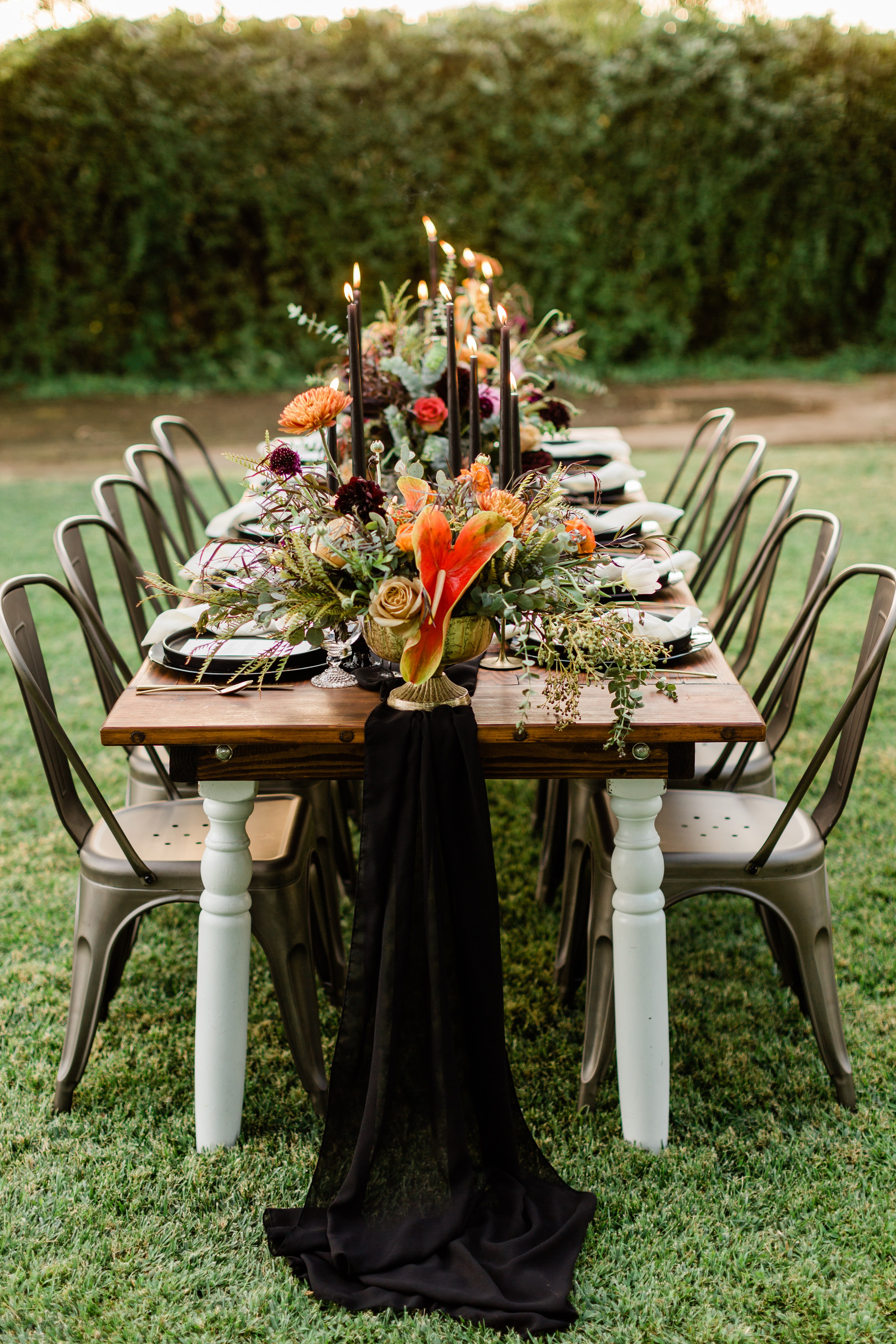 wedding table settings for a backyard wedding
