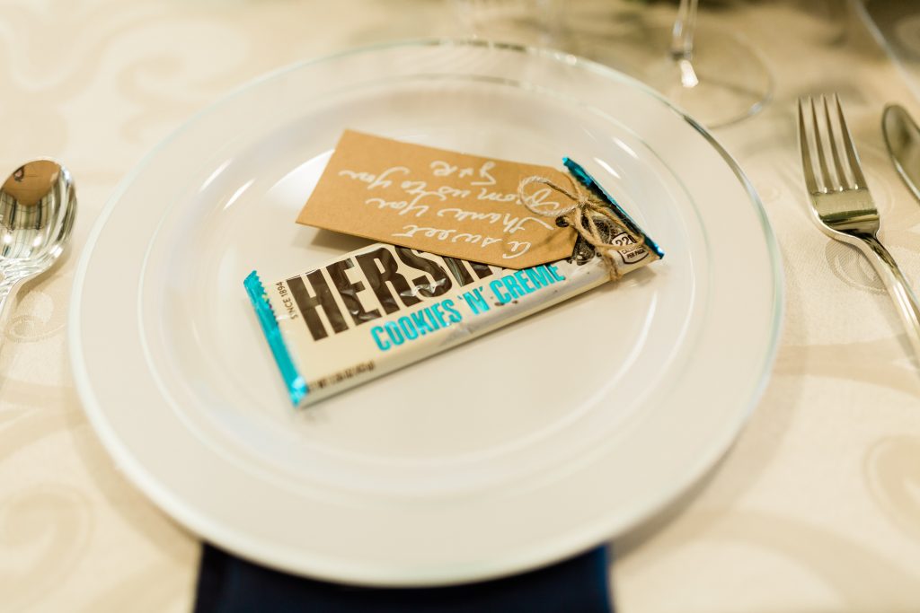 hersheys cookies and cream bar for wedding fabors