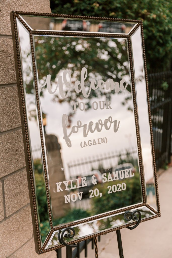 Welcome sign in calligraphy on a mirror