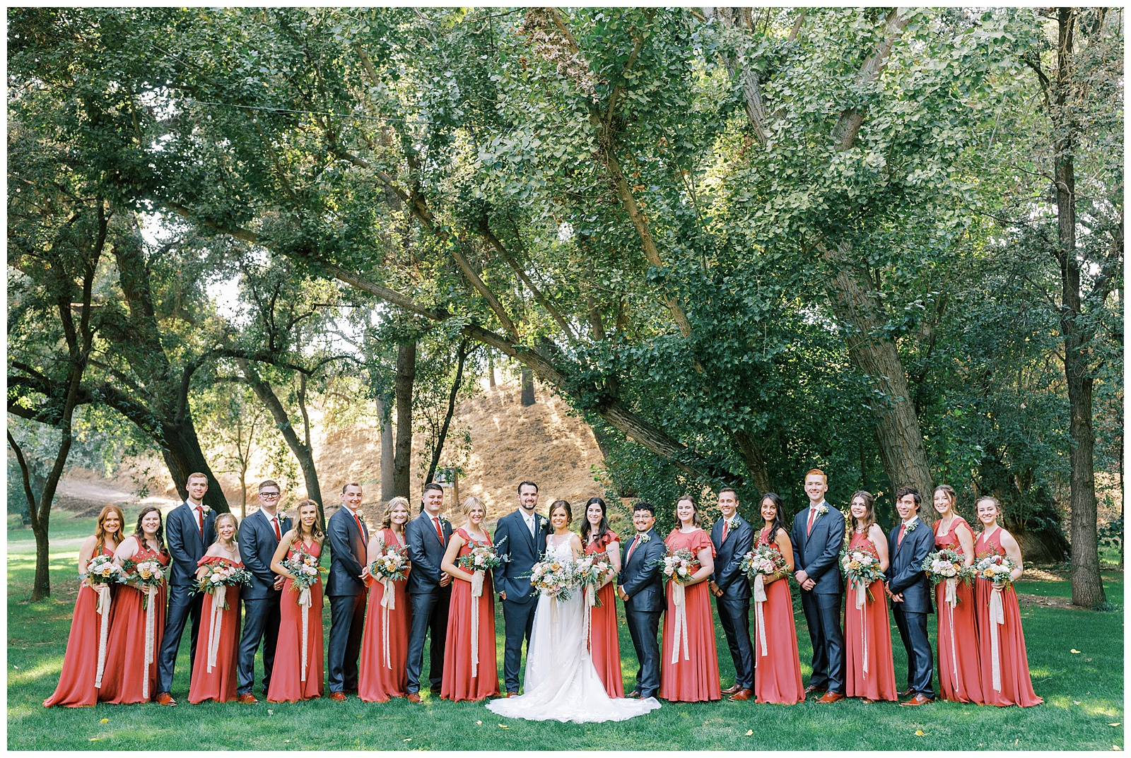 large bridal party photo inspiration